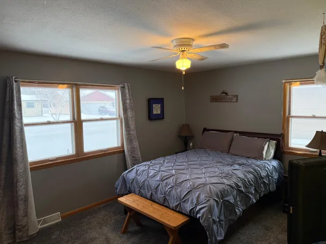 $235,000 | 826 Maple Street Northeast, Hutchinson, MN 55350