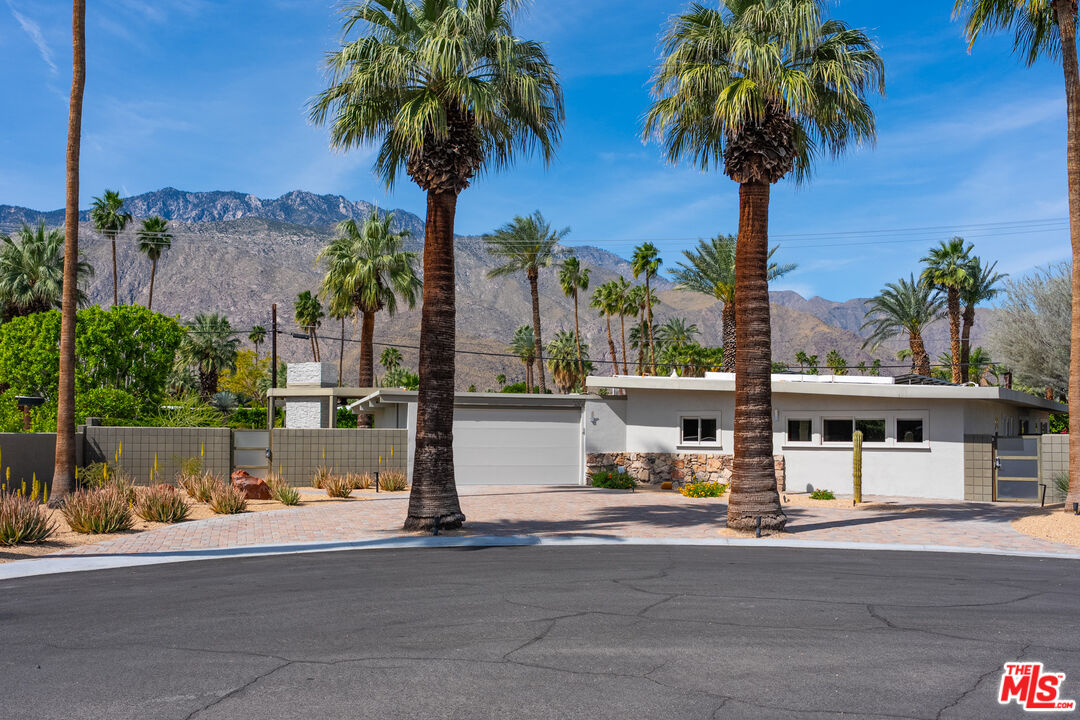 289 North Michelle Road Palm Springs, CA 92262 - Photo 2 of 40