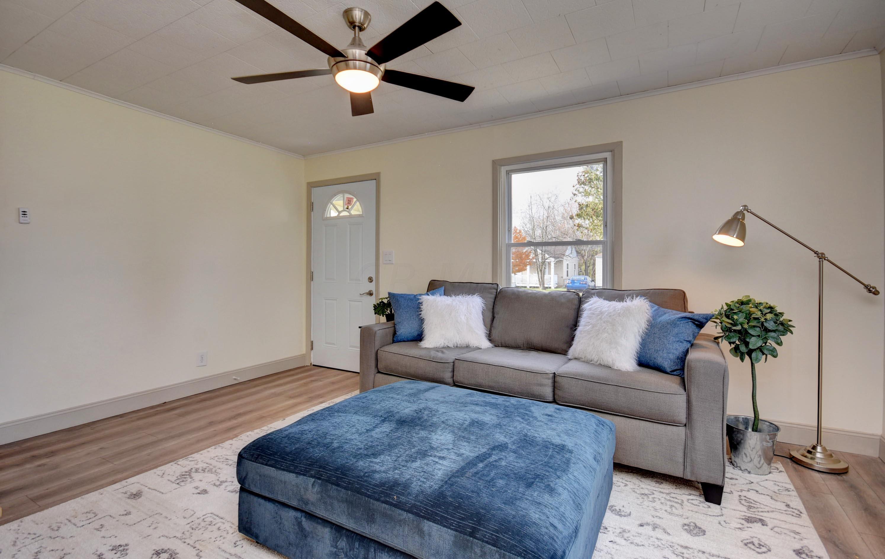 2244 Howey Road Columbus, OH 43211 - Photo 4 of 24 Living Room (3)