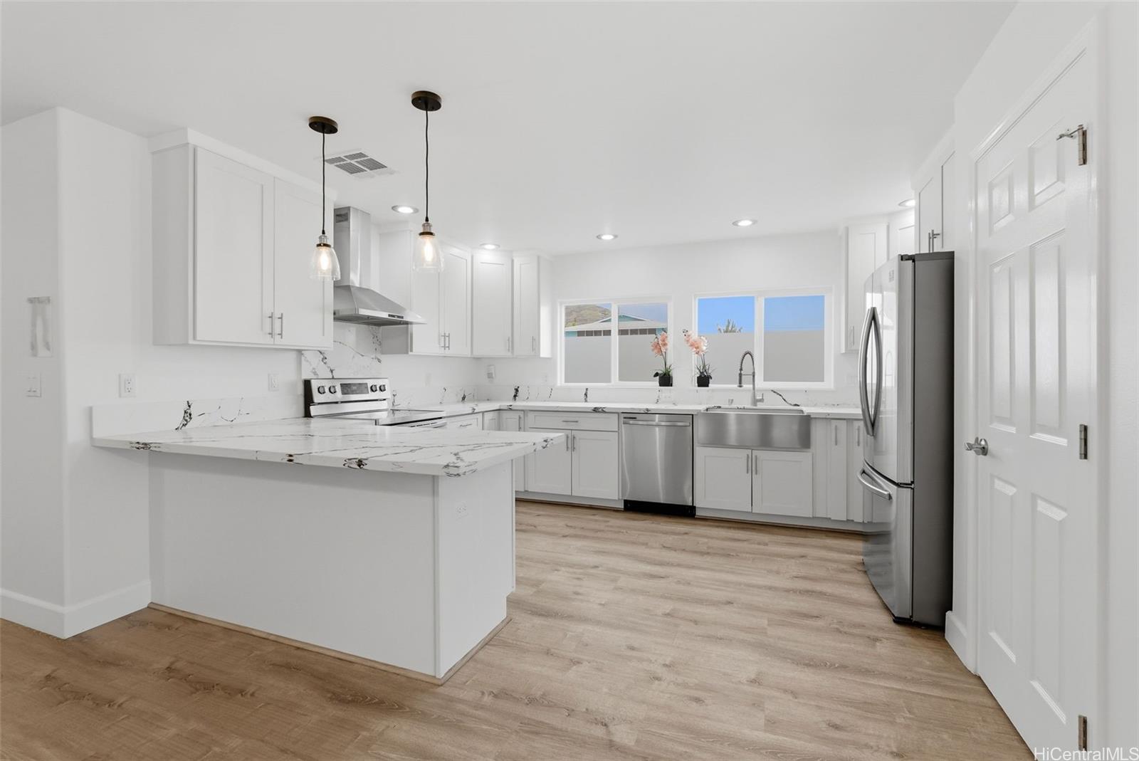 85-075 Waianae Valley Road, Unit B Waianae, HI 96792 - Photo 5 of 25 Large modern ground floor kitchen #1