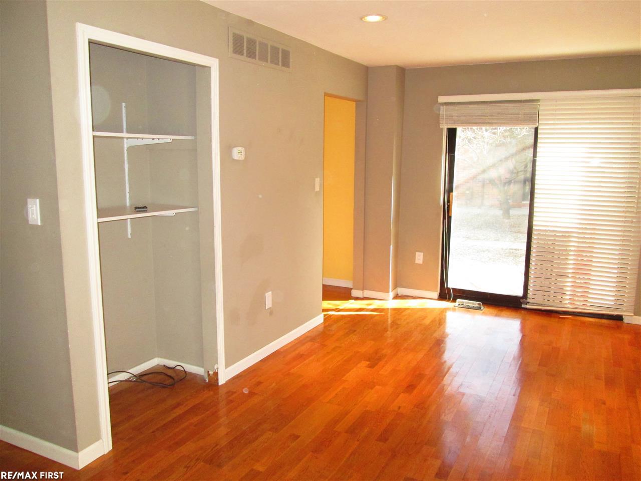 5075 Crooks Road Royal Oak, MI 48073 - Photo 3 of 14 31312759-2.JPG