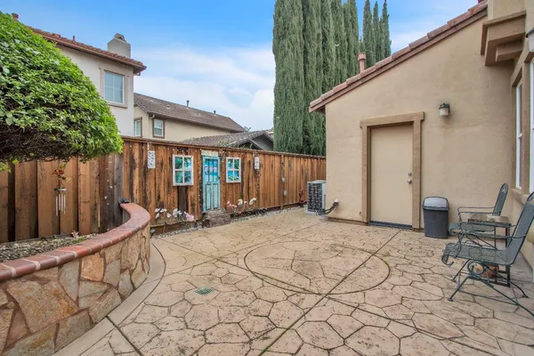 a view of a house with backyard and sitting area