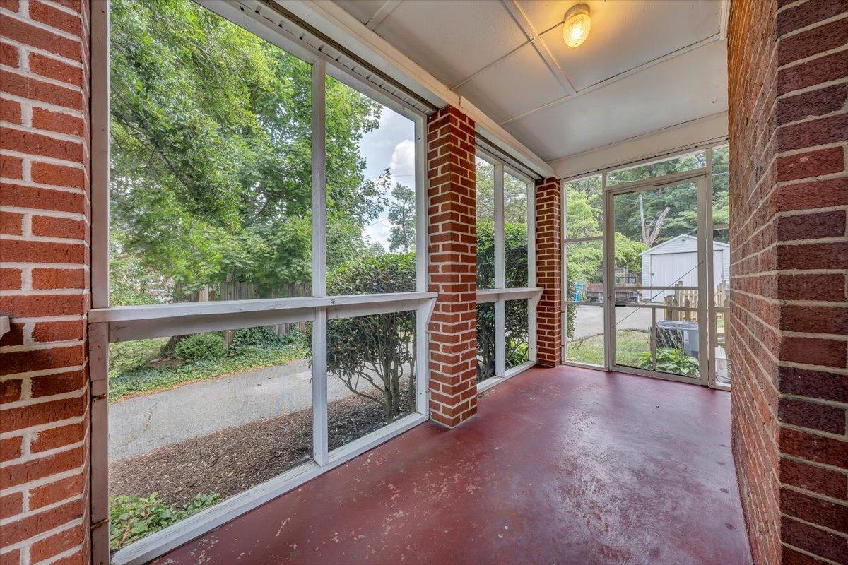 2014 York Road Southwest Roanoke, VA 24015 - Photo 11 of 38 THE EXPERIENCE IS REAL