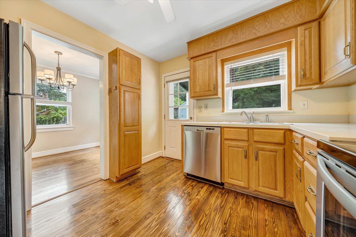 2014 York Road Southwest Roanoke, VA 24015 - Photo 16 of 38 THE EXPERIENCE IS REAL