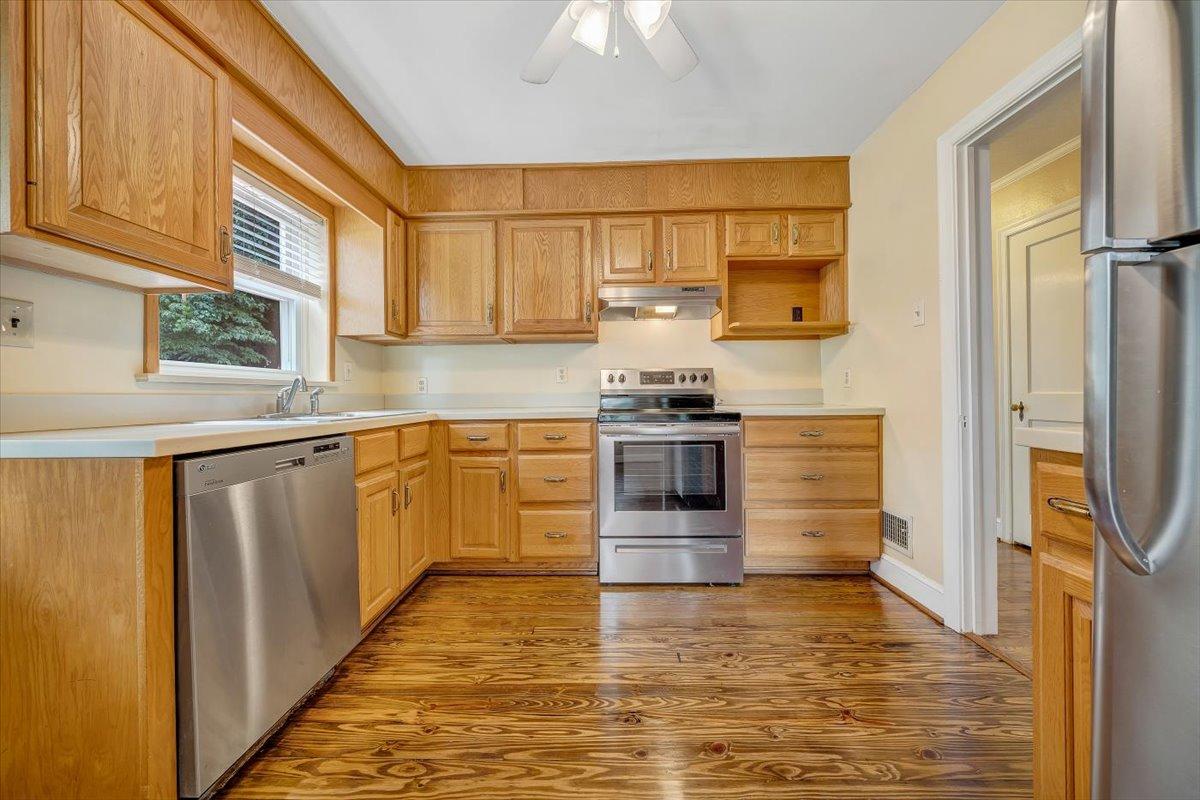 2014 York Road Southwest Roanoke, VA 24015 - Photo 19 of 38 THE EXPERIENCE IS REAL