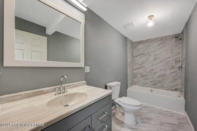 $1,700 | 128 East Broad Street, Unit 128B, Tamaqua, PA 18252