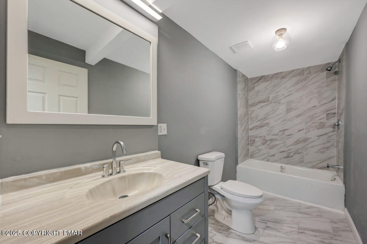 128 East Broad Street, Unit 128B Tamaqua, PA 18252 - Photo 14 of 39 126-128 E Broad St 38 - 2nd Floor Large