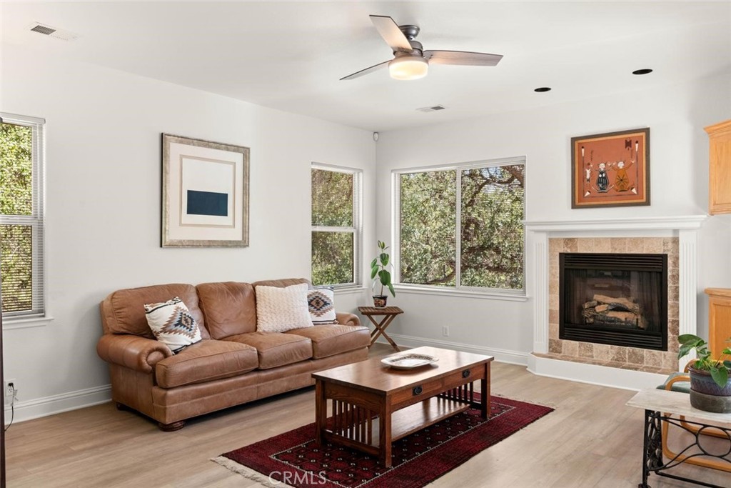 7 Hidden Brooke Way Chico, CA 95928 - Photo 2 of 40 Living Room