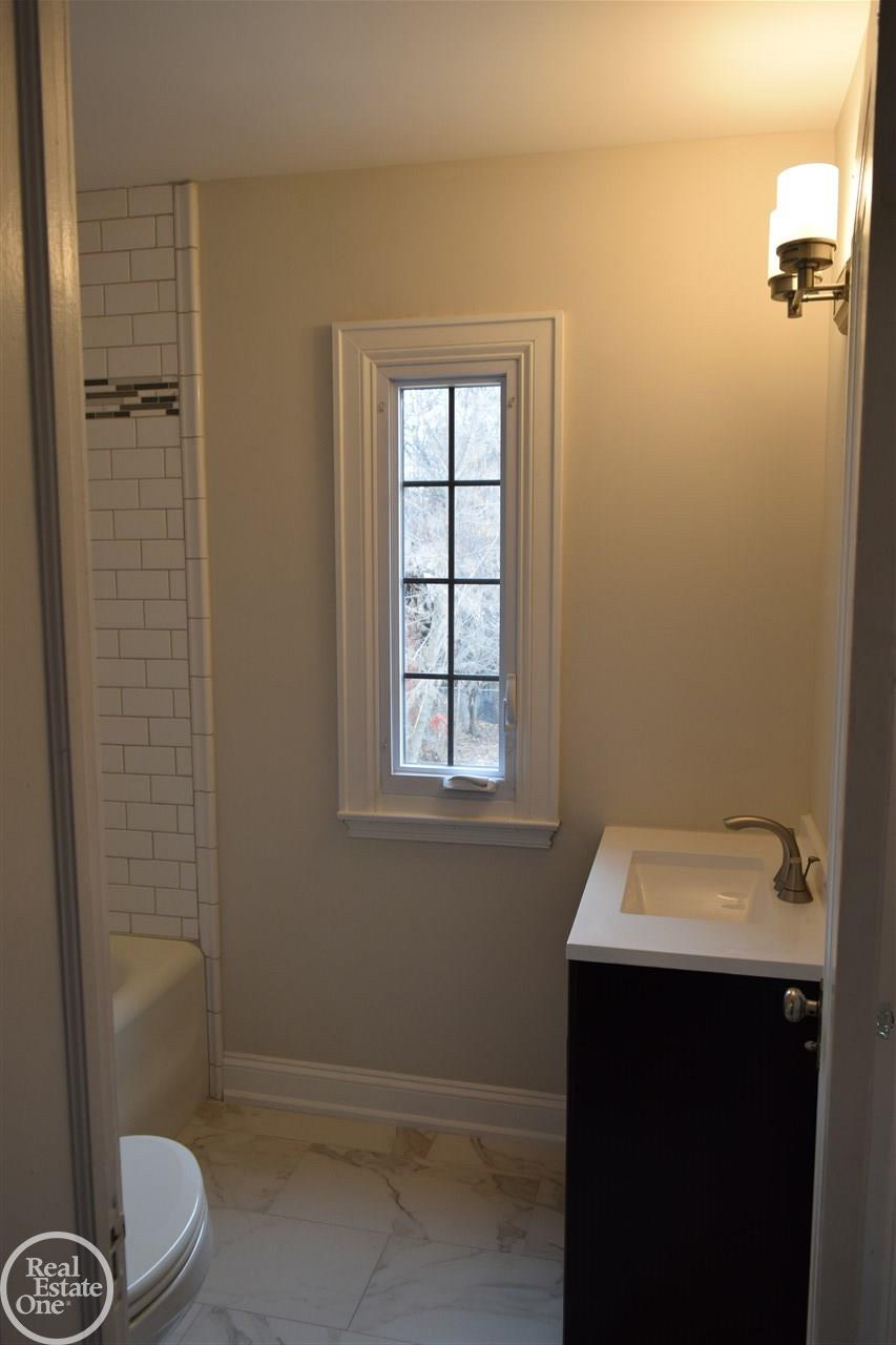 552 Cadieux Road Grosse Pointe, MI 48230 - Photo 36 of 51 Gallery Image 36