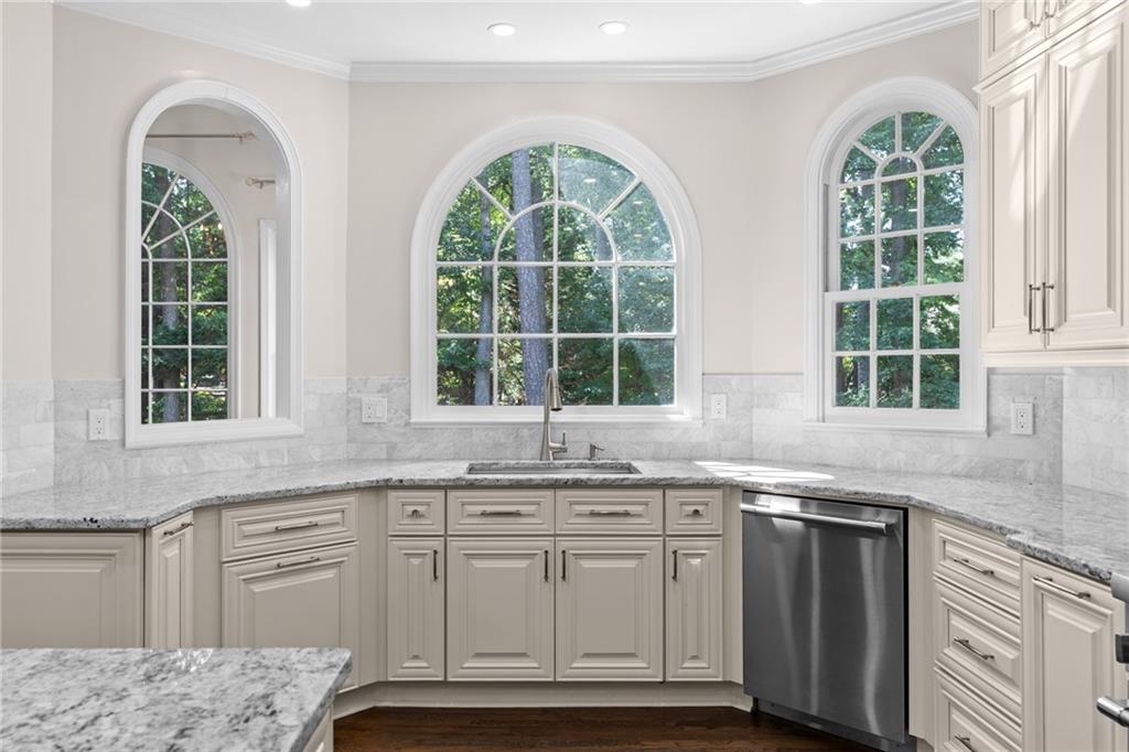 2560 Hamptons Run Alpharetta, GA 30005 - Photo 17 of 52