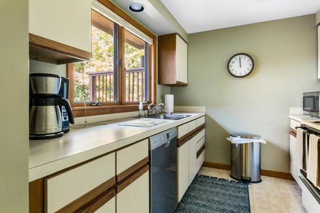 $490,000 | 26 Barn Owl Overlook, Unit 26, Grantham, NH 03753