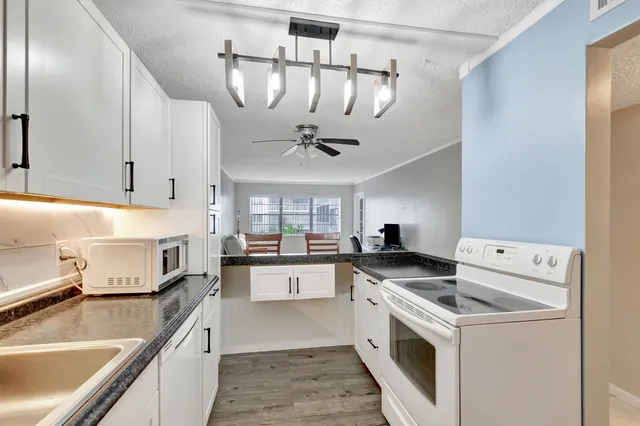 $115,000 | 1516 South Lakeside Drive, Unit 307, Lake Worth Beach, FL 33460