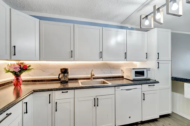 $115,000 | 1516 South Lakeside Drive, Unit 307, Lake Worth Beach, FL 33460
