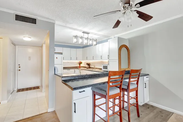 $115,000 | 1516 South Lakeside Drive, Unit 307, Lake Worth Beach, FL 33460