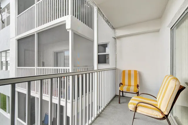 $115,000 | 1516 South Lakeside Drive, Unit 307, Lake Worth Beach, FL 33460