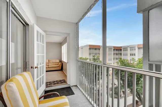 $115,000 | 1516 South Lakeside Drive, Unit 307, Lake Worth Beach, FL 33460