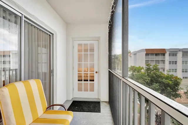 $115,000 | 1516 South Lakeside Drive, Unit 307, Lake Worth Beach, FL 33460