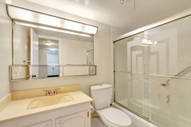 $115,000 | 1516 South Lakeside Drive, Unit 307, Lake Worth Beach, FL 33460