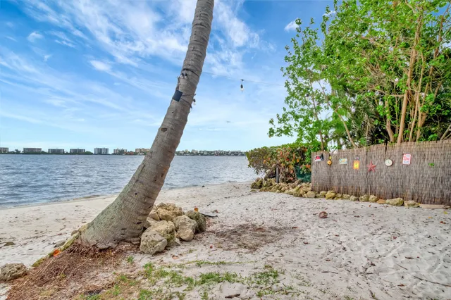 $115,000 | 1516 South Lakeside Drive, Unit 307, Lake Worth Beach, FL 33460