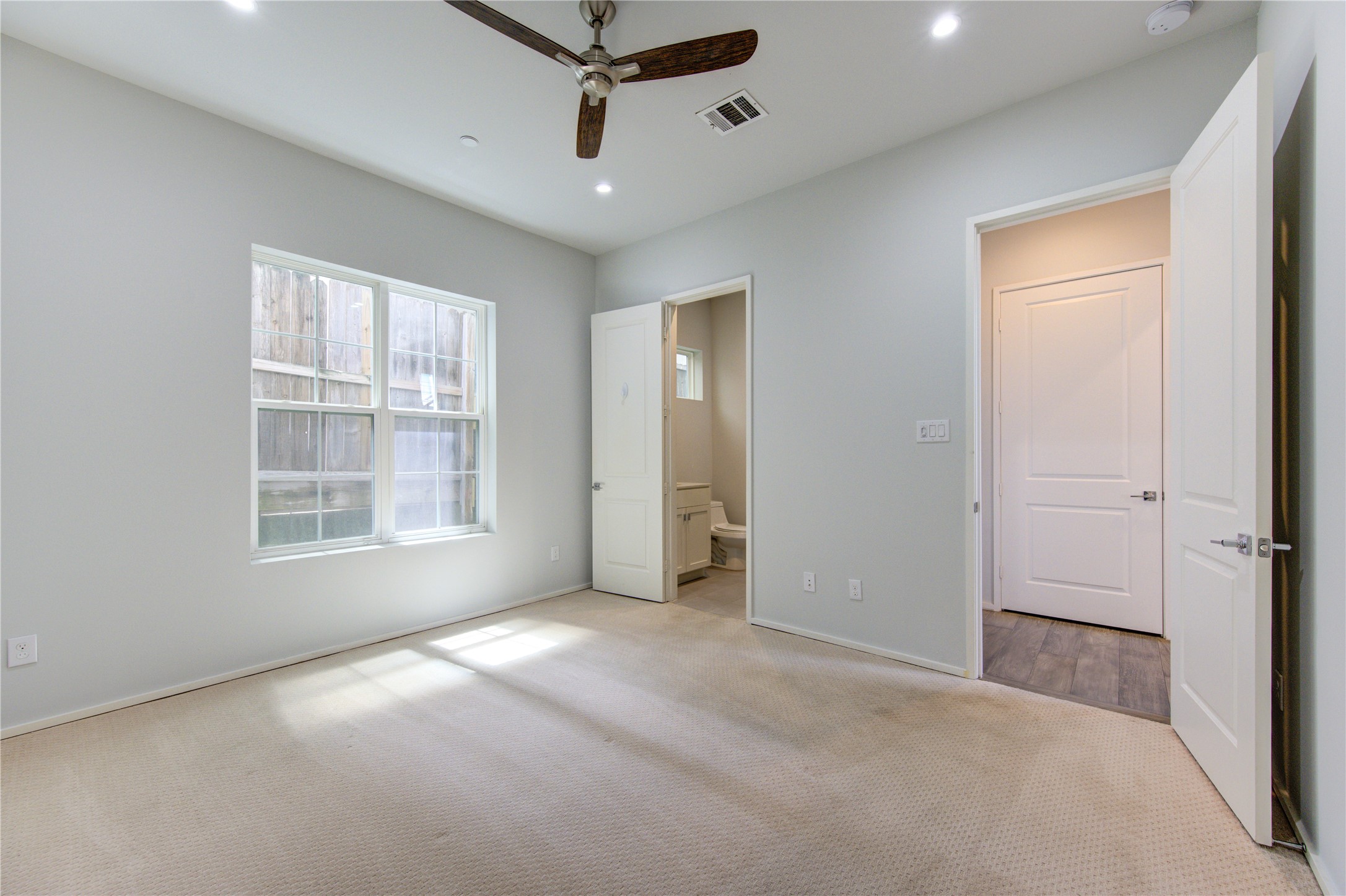 5336 Chandler Street Houston, TX 77007 - Photo 10 of 35 Another view of first floor bedroom