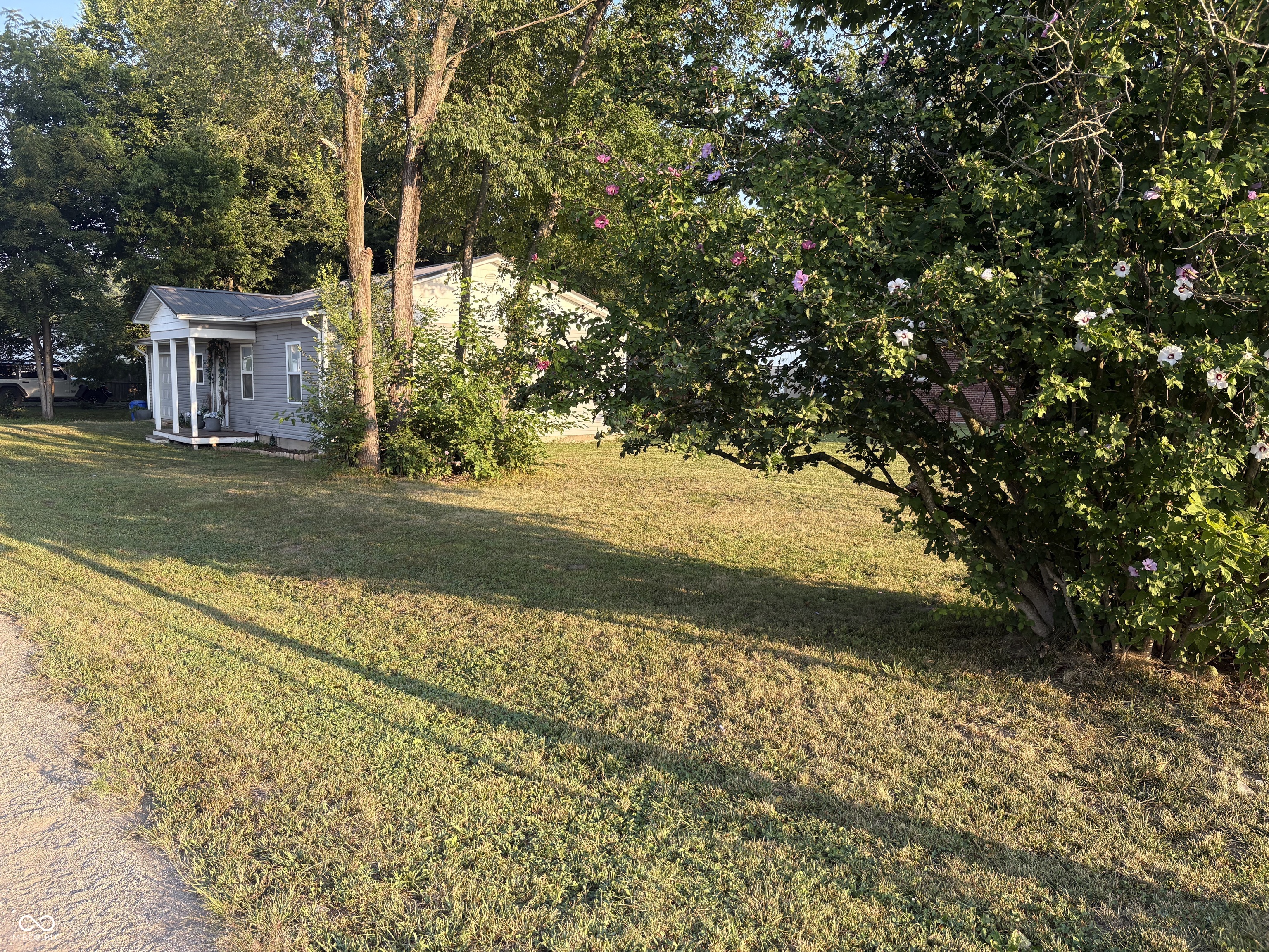 402 West Maple Street Cayuga, IN 47928 - Photo 2 of 12