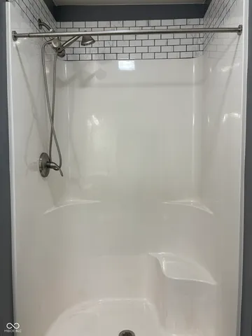 $174,900 | 402 West Maple Street, Cayuga, IN 47928