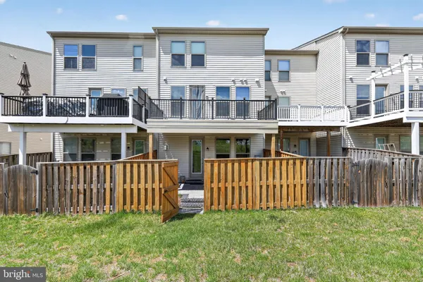 $750,000 | 42410 Dogwood Glen Square, Sterling, VA 20166