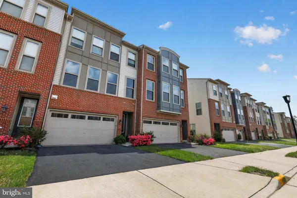 $750,000 | 42410 Dogwood Glen Square, Sterling, VA 20166