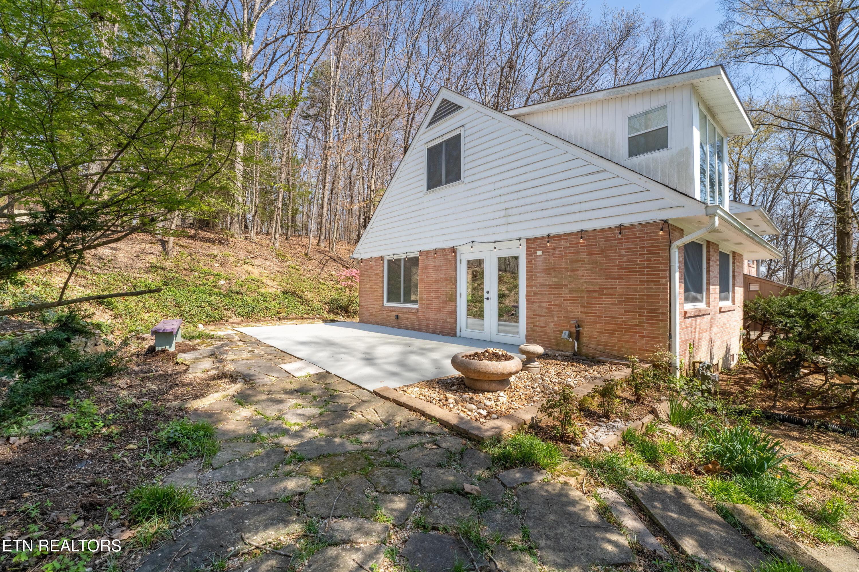 106 Disston Road Oak Ridge, TN 37830 - Photo 30 of 35 Disston yard angle view