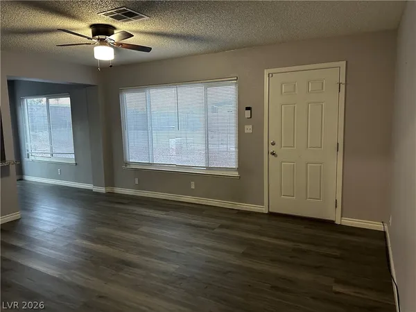 $1,850 | 3915 Calle Tereon, Las Vegas, NV 89103