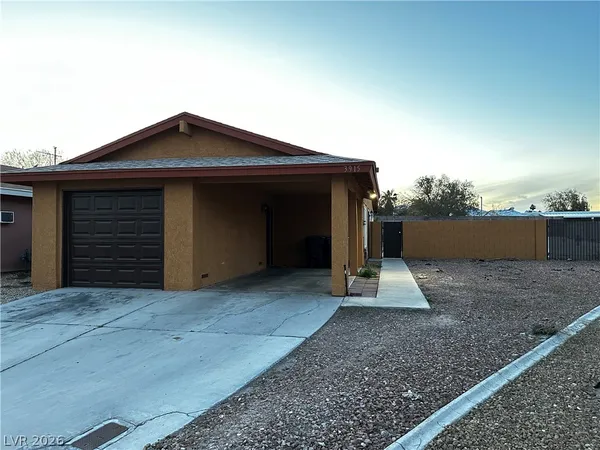 $1,850 | 3915 Calle Tereon, Las Vegas, NV 89103