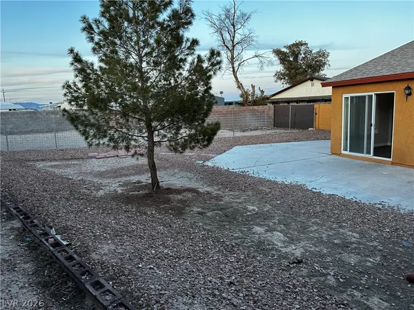 $1,850 | 3915 Calle Tereon, Las Vegas, NV 89103