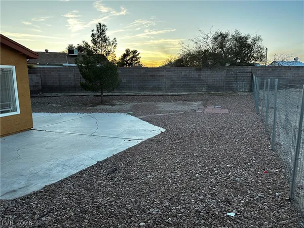 $1,850 | 3915 Calle Tereon, Las Vegas, NV 89103