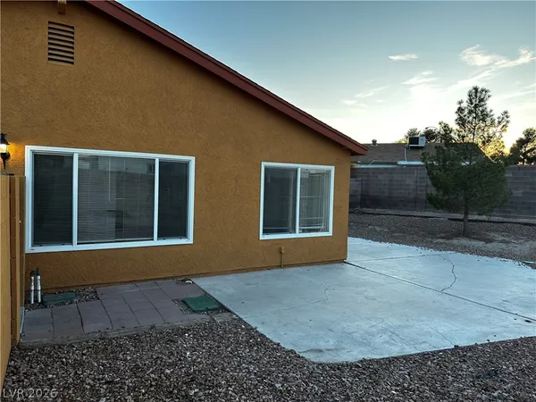$1,850 | 3915 Calle Tereon, Las Vegas, NV 89103