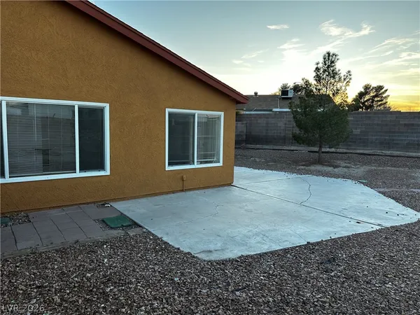 $1,850 | 3915 Calle Tereon, Las Vegas, NV 89103
