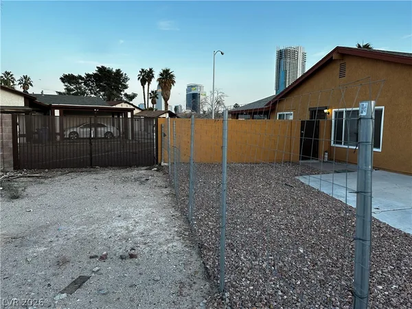 $1,850 | 3915 Calle Tereon, Las Vegas, NV 89103