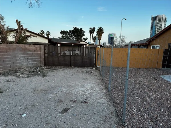 $1,850 | 3915 Calle Tereon, Las Vegas, NV 89103
