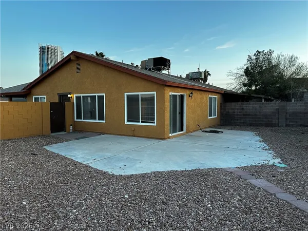 $1,850 | 3915 Calle Tereon, Las Vegas, NV 89103
