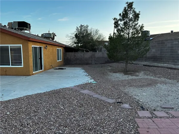 $1,850 | 3915 Calle Tereon, Las Vegas, NV 89103