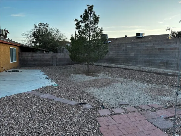 $1,850 | 3915 Calle Tereon, Las Vegas, NV 89103