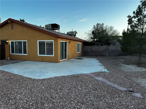 $1,850 | 3915 Calle Tereon, Las Vegas, NV 89103