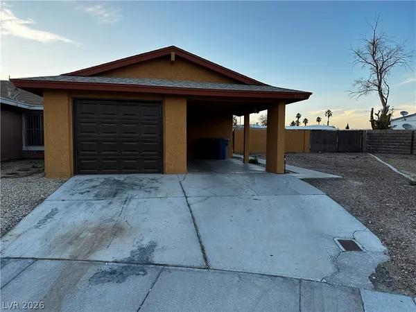 $1,850 | 3915 Calle Tereon, Las Vegas, NV 89103