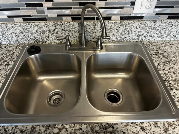 $1,850 | 3915 Calle Tereon, Las Vegas, NV 89103