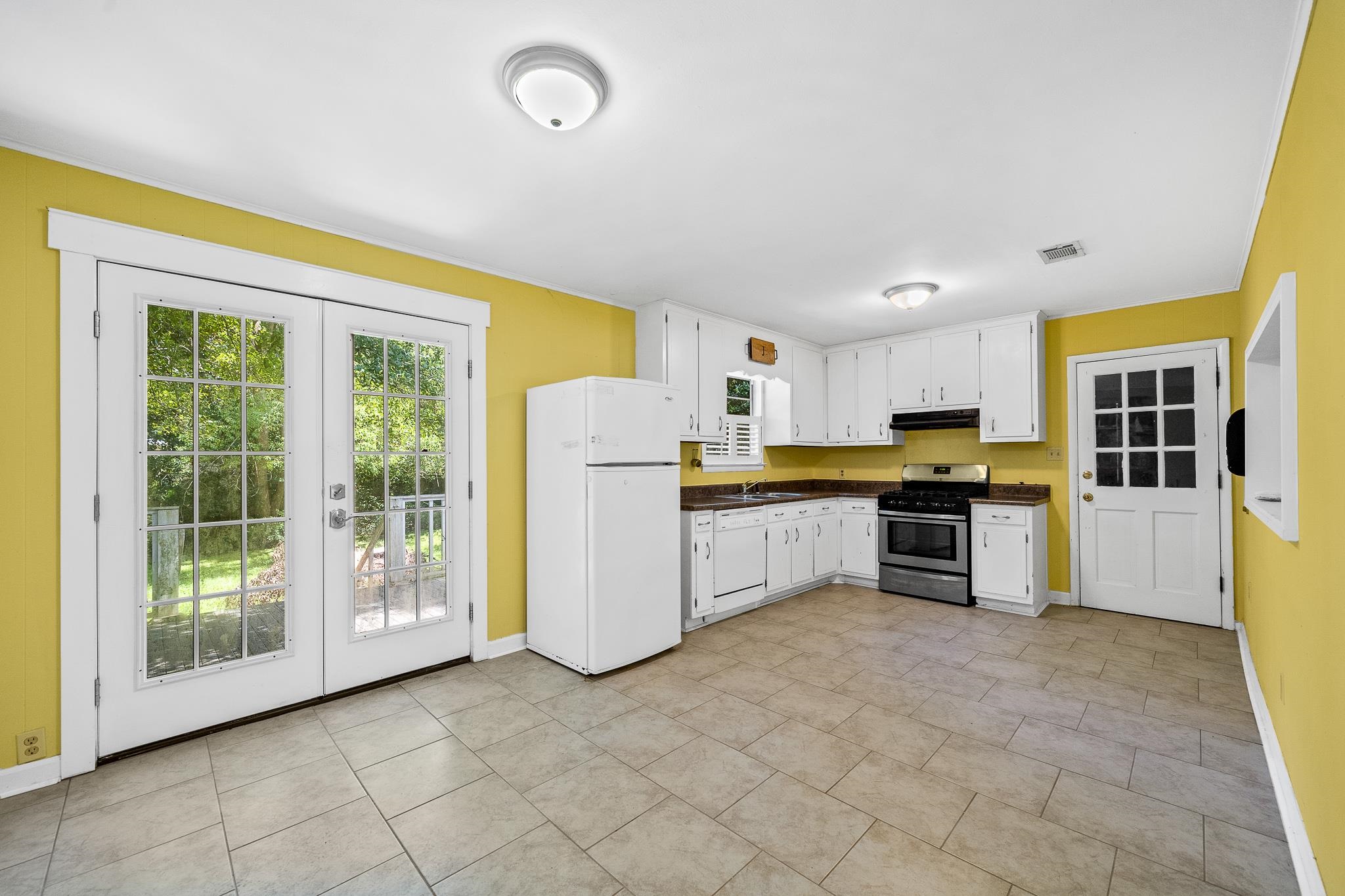 697 Morphy Avenue Fairhope, AL 36532 - Photo 5 of 16