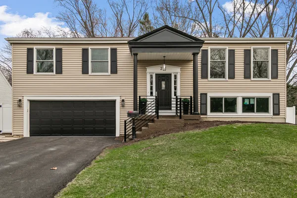 $669,700 | 212 South River Road, Naperville, IL 60540