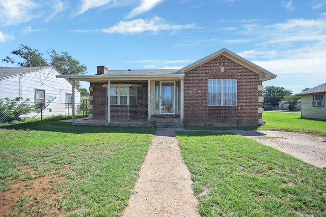 $147,000 | 906 North 3rd Street, Brownfield, TX 79316