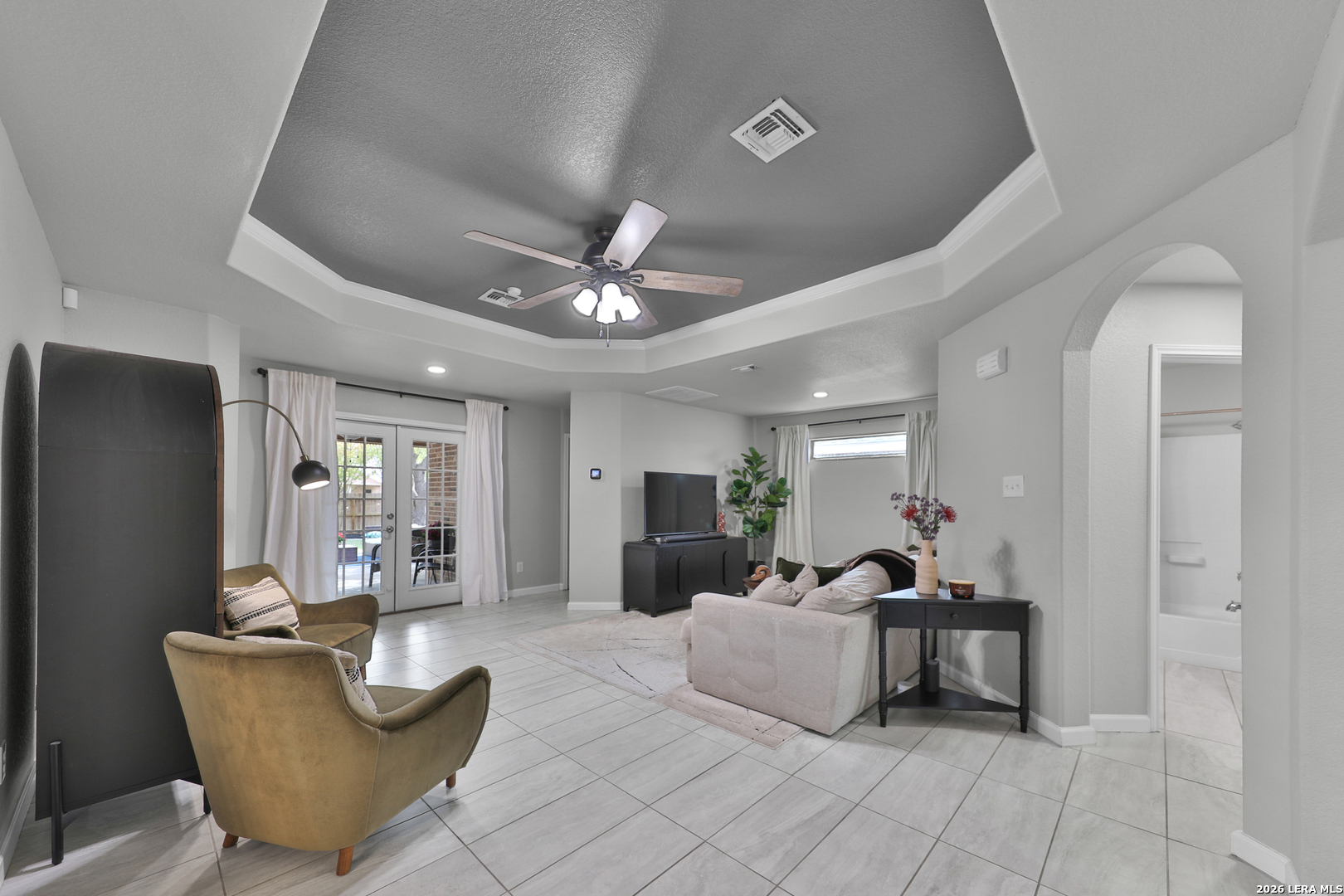 10018 Amberg Path Helotes, TX 78023 - Photo 11 of 44