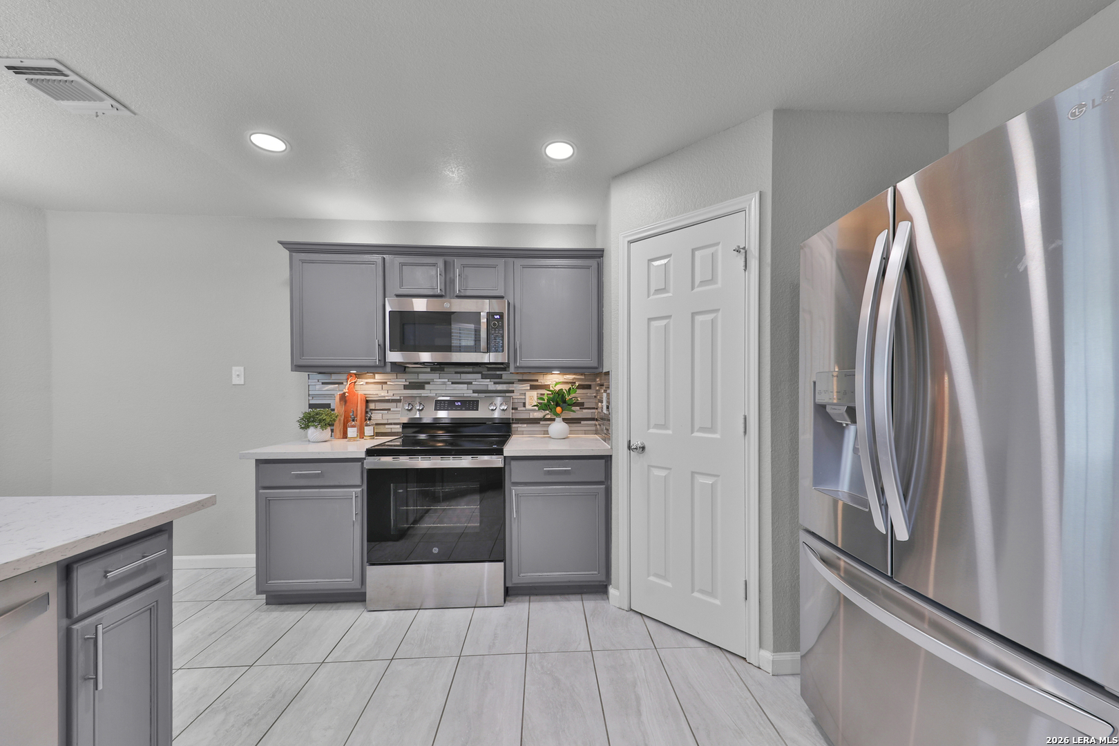 10018 Amberg Path Helotes, TX 78023 - Photo 16 of 44