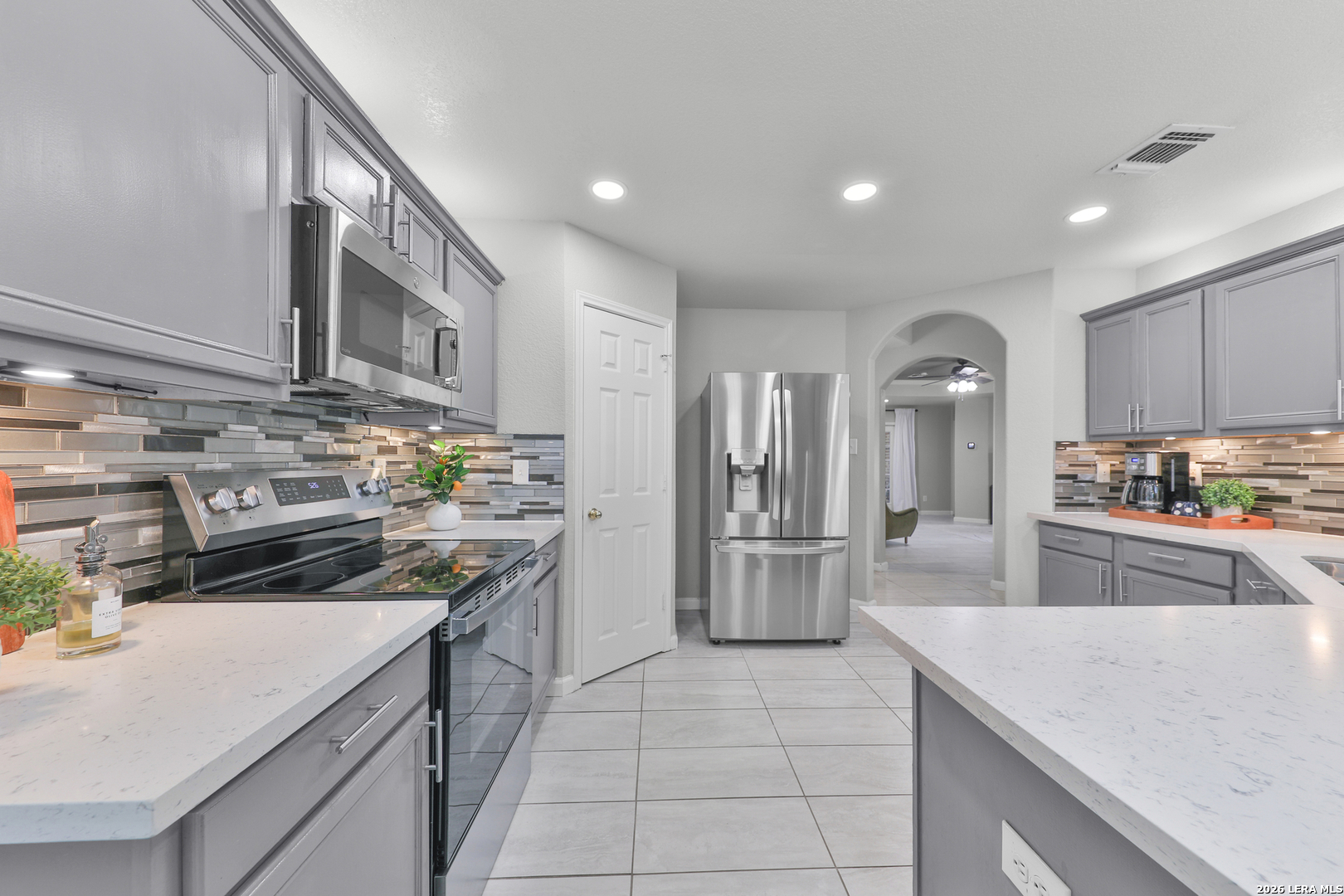 10018 Amberg Path Helotes, TX 78023 - Photo 18 of 44