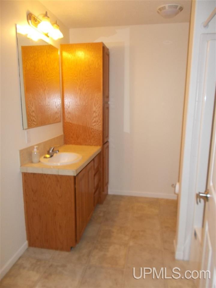 24 Tipperary Road Gladstone, MI 49837 - Photo 11 of 25 Gallery Image 11